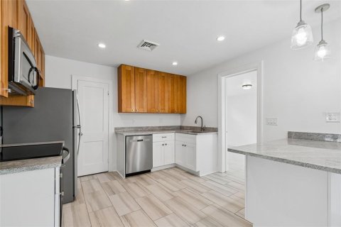 Villa ou maison à louer à Treasure Island, Floride: 2 chambres, 136.38 m2 № 2151357 - photo 25