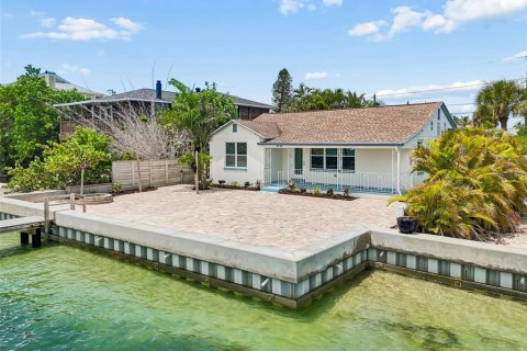 Villa ou maison à louer à Treasure Island, Floride: 2 chambres, 136.38 m2 № 2151357 - photo 9