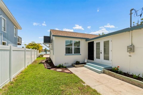Villa ou maison à louer à Treasure Island, Floride: 2 chambres, 136.38 m2 № 2151357 - photo 24