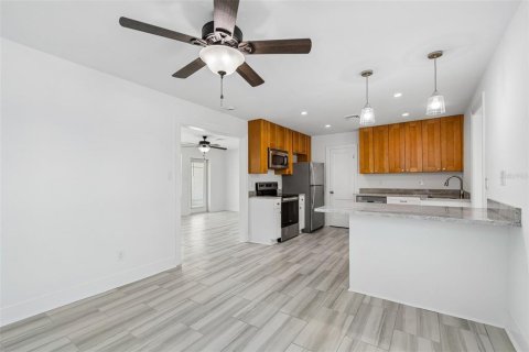 Villa ou maison à louer à Treasure Island, Floride: 2 chambres, 136.38 m2 № 2151357 - photo 28