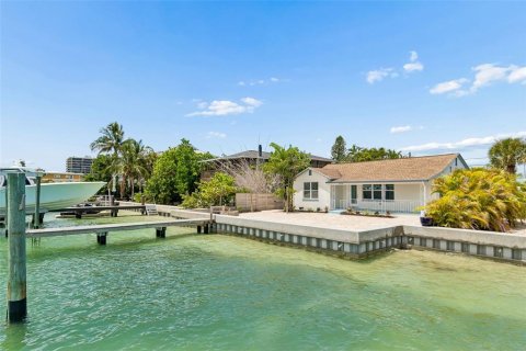 Villa ou maison à louer à Treasure Island, Floride: 2 chambres, 136.38 m2 № 2151357 - photo 3