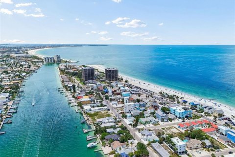 Villa ou maison à louer à Treasure Island, Floride: 2 chambres, 136.38 m2 № 2151357 - photo 2