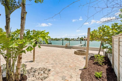 Villa ou maison à louer à Treasure Island, Floride: 2 chambres, 136.38 m2 № 2151357 - photo 4