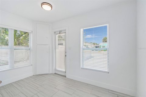 Villa ou maison à louer à Treasure Island, Floride: 2 chambres, 136.38 m2 № 2151357 - photo 16