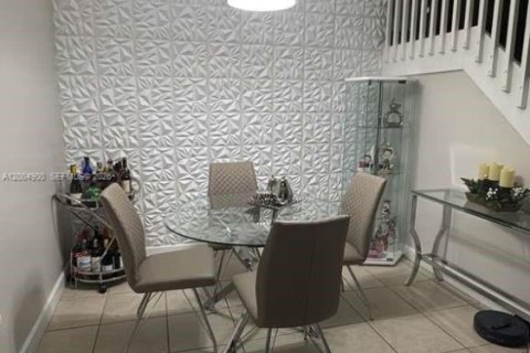 Townhouse in Homestead, Florida 4 bedrooms, 163.97 sq.m. № 2069600