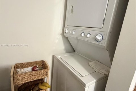 Copropriété à louer à Miami, Floride: 2 chambres, 85.47 m2 № 2010850 - photo 14