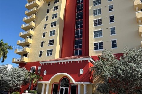 Copropriété à louer à Miami, Floride: 2 chambres, 85.47 m2 № 2010850 - photo 1