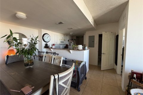 Copropriété à louer à Miami, Floride: 2 chambres, 85.47 m2 № 2010850 - photo 12