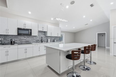 Casa en venta en Tampa, Florida, 4 dormitorios, 221.29 m2 № 2369357 - foto 15