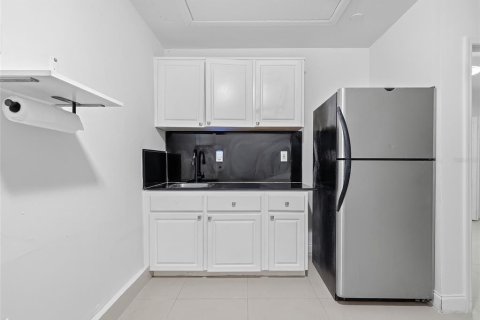 Casa en venta en Tampa, Florida, 4 dormitorios, 221.29 m2 № 2369357 - foto 24