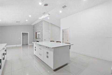 Casa en venta en Tampa, Florida, 4 dormitorios, 221.29 m2 № 2369357 - foto 17