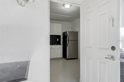 Casa en venta en Tampa, Florida, 4 dormitorios, 221.29 m2 № 2369357 - foto 23