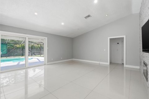 Casa en venta en Tampa, Florida, 4 dormitorios, 221.29 m2 № 2369357 - foto 18