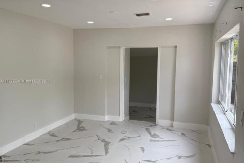 Villa ou maison à vendre à Fort Lauderdale, Floride: 5 chambres, 113.34 m2 № 1921167 - photo 11