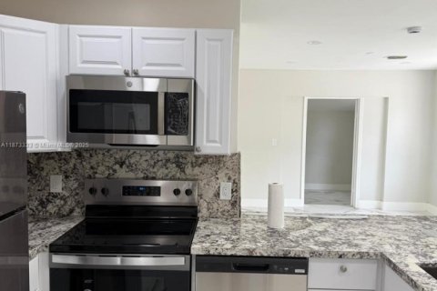 Villa ou maison à vendre à Fort Lauderdale, Floride: 5 chambres, 113.34 m2 № 1921167 - photo 2