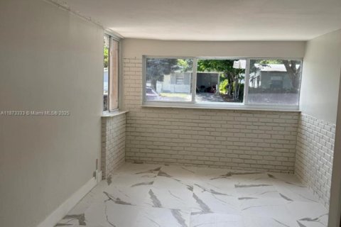 Villa ou maison à vendre à Fort Lauderdale, Floride: 5 chambres, 113.34 m2 № 1921167 - photo 5