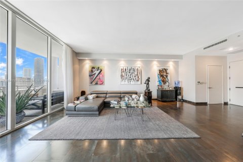 Condo in Miami, Florida, 1 bedroom  № 1872725 - photo 2