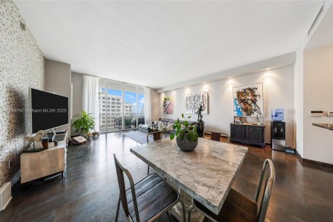 Condo in Miami, Florida, 1 bedroom  № 1872725 - photo 3