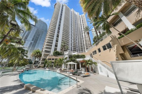 Condo in Miami, Florida, 1 bedroom  № 1872725 - photo 1