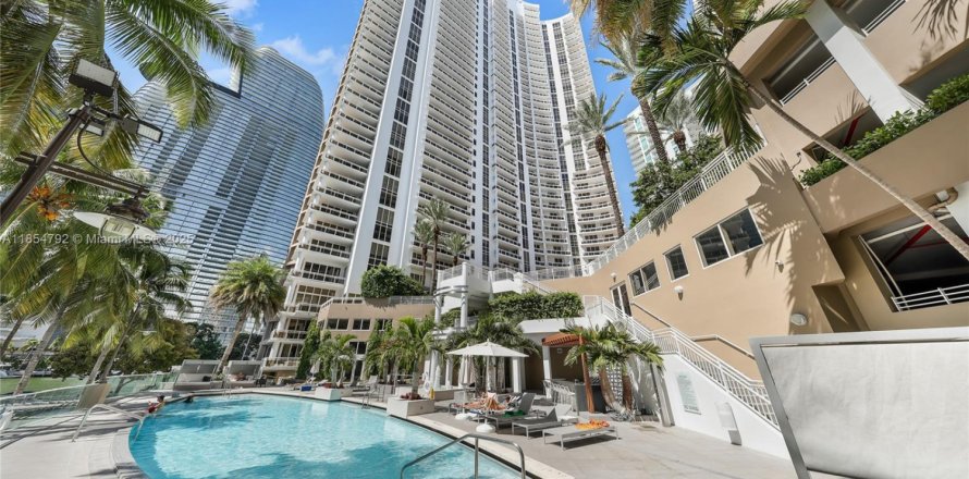 Condo in Miami, Florida, 1 bedroom № 1872725