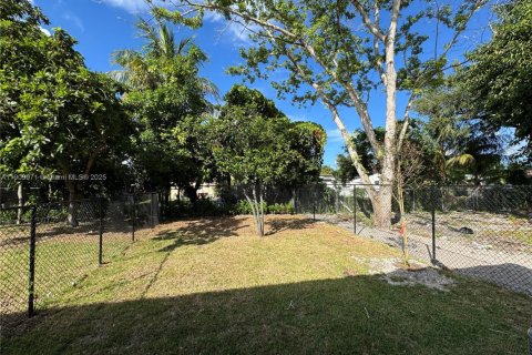 Снять в аренду виллу или дом в Майами, Флорида 3 спальни, 111.48м2, № 1954832 - фото 15