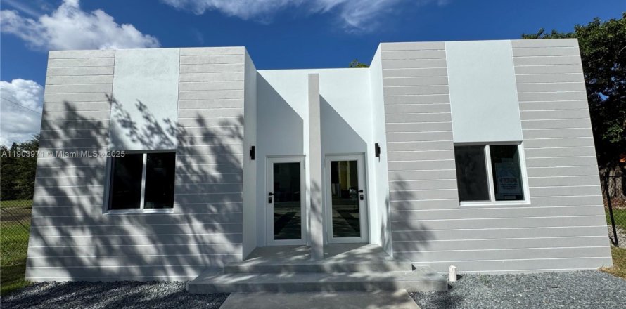 Дом в Майами, Флорида 3 спальни, 111.48м2 № 1954832