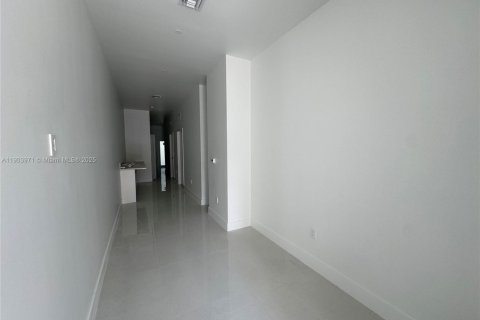 Снять в аренду виллу или дом в Майами, Флорида 3 спальни, 111.48м2, № 1954832 - фото 3