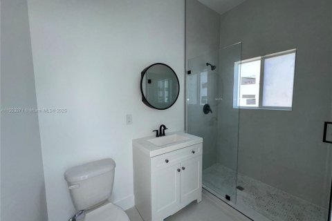 Снять в аренду виллу или дом в Майами, Флорида 3 спальни, 111.48м2, № 1954832 - фото 5