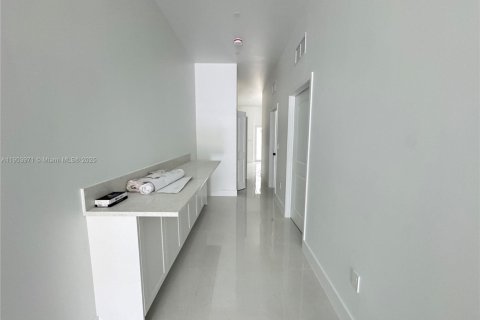 Снять в аренду виллу или дом в Майами, Флорида 3 спальни, 111.48м2, № 1954832 - фото 16