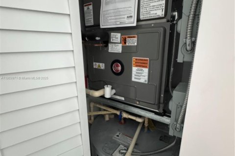 Снять в аренду виллу или дом в Майами, Флорида 3 спальни, 111.48м2, № 1954832 - фото 17