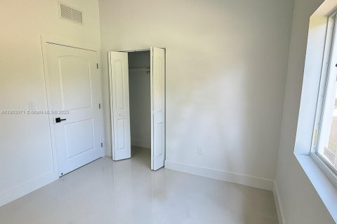 Снять в аренду виллу или дом в Майами, Флорида 3 спальни, 111.48м2, № 1954832 - фото 11