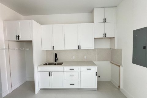 Снять в аренду виллу или дом в Майами, Флорида 3 спальни, 111.48м2, № 1954832 - фото 8