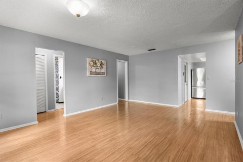 Villa ou maison à vendre à Winter Haven, Floride: 2 chambres, 140 m2 № 2395602 - photo 5