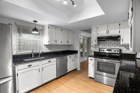Villa ou maison à vendre à Winter Haven, Floride: 2 chambres, 140 m2 № 2395602 - photo 6