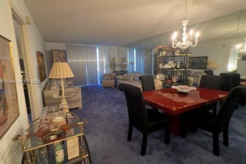 Снять в аренду кондоминиум в Халландейл-Бич, Флорида 1 спальня, 76.92м2, № 1945617 - фото 9