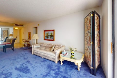 Снять в аренду кондоминиум в Халландейл-Бич, Флорида 1 спальня, 76.92м2, № 1945617 - фото 5