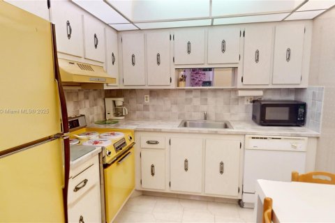 Снять в аренду кондоминиум в Халландейл-Бич, Флорида 1 спальня, 76.92м2, № 1945617 - фото 10