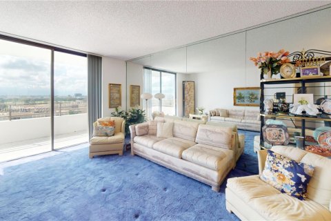 Снять в аренду кондоминиум в Халландейл-Бич, Флорида 1 спальня, 76.92м2, № 1945617 - фото 6