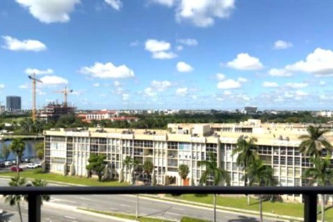 Снять в аренду кондоминиум в Халландейл-Бич, Флорида 1 спальня, 76.92м2, № 1945617 - фото 4