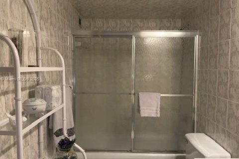 Снять в аренду кондоминиум в Халландейл-Бич, Флорида 1 спальня, 76.92м2, № 1945617 - фото 15