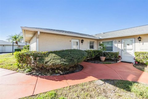 Copropriété à vendre à Saint Petersburg, Floride: 2 chambres, 109.62 m2 № 1557605 - photo 1