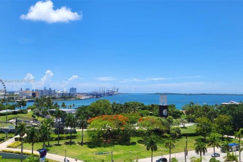 Condominio en Miami, Florida, 1 dormitorio  № 2012460