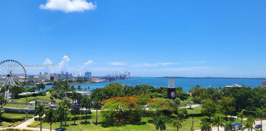 Кондоминиум с 1 спальней в Майами, Флорида № 2012460