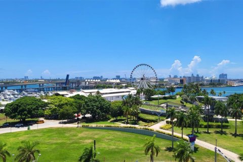 Купить кондоминиум в Майами, Флорида 1 спальня, 74.88м2, № 2012460 - фото 2