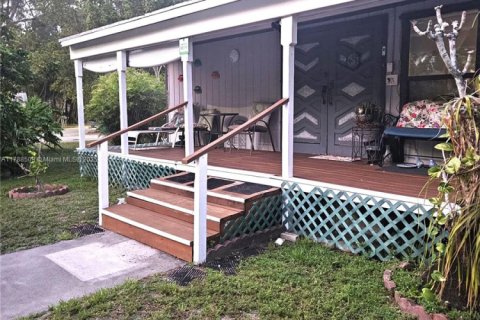 House in Dania Beach, Florida 3 bedrooms, 158.86 sq.m. № 1704830 - photo 5