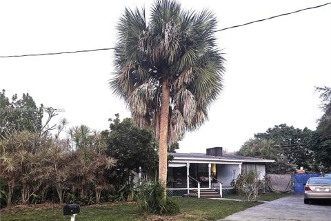 House in Dania Beach, Florida 3 bedrooms, 158.86 sq.m. № 1704830 - photo 7