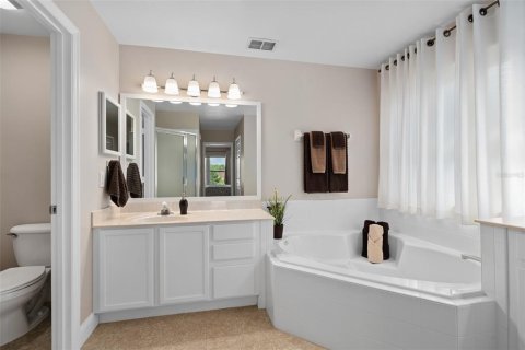 House in Orlando, Florida 5 bedrooms, 256.78 sq.m. № 1723419 - photo 20
