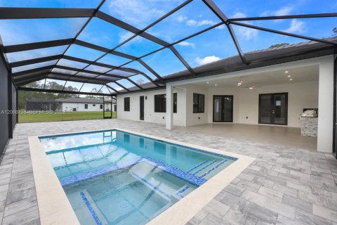 House in Naples, Florida 8 bedrooms, 458.57 sq.m. № 2302011 - photo 10