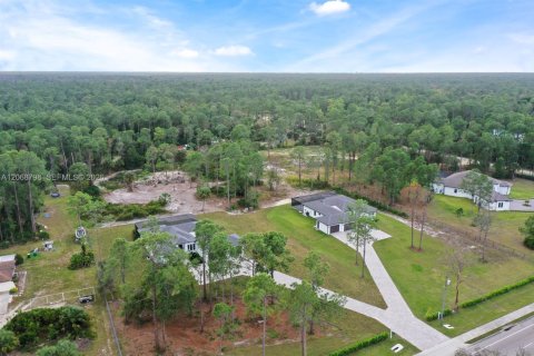 House in Naples, Florida 8 bedrooms, 458.57 sq.m. № 2302011 - photo 2