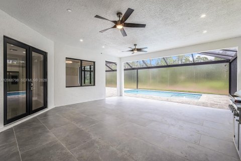 House in Naples, Florida 8 bedrooms, 458.57 sq.m. № 2302011 - photo 12